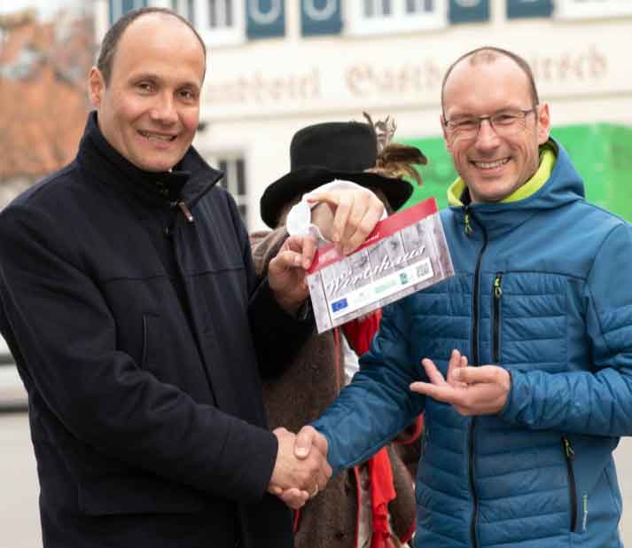 Bürgermeister Christoph Schulz und Hirschen-Chef Johannes Ermler